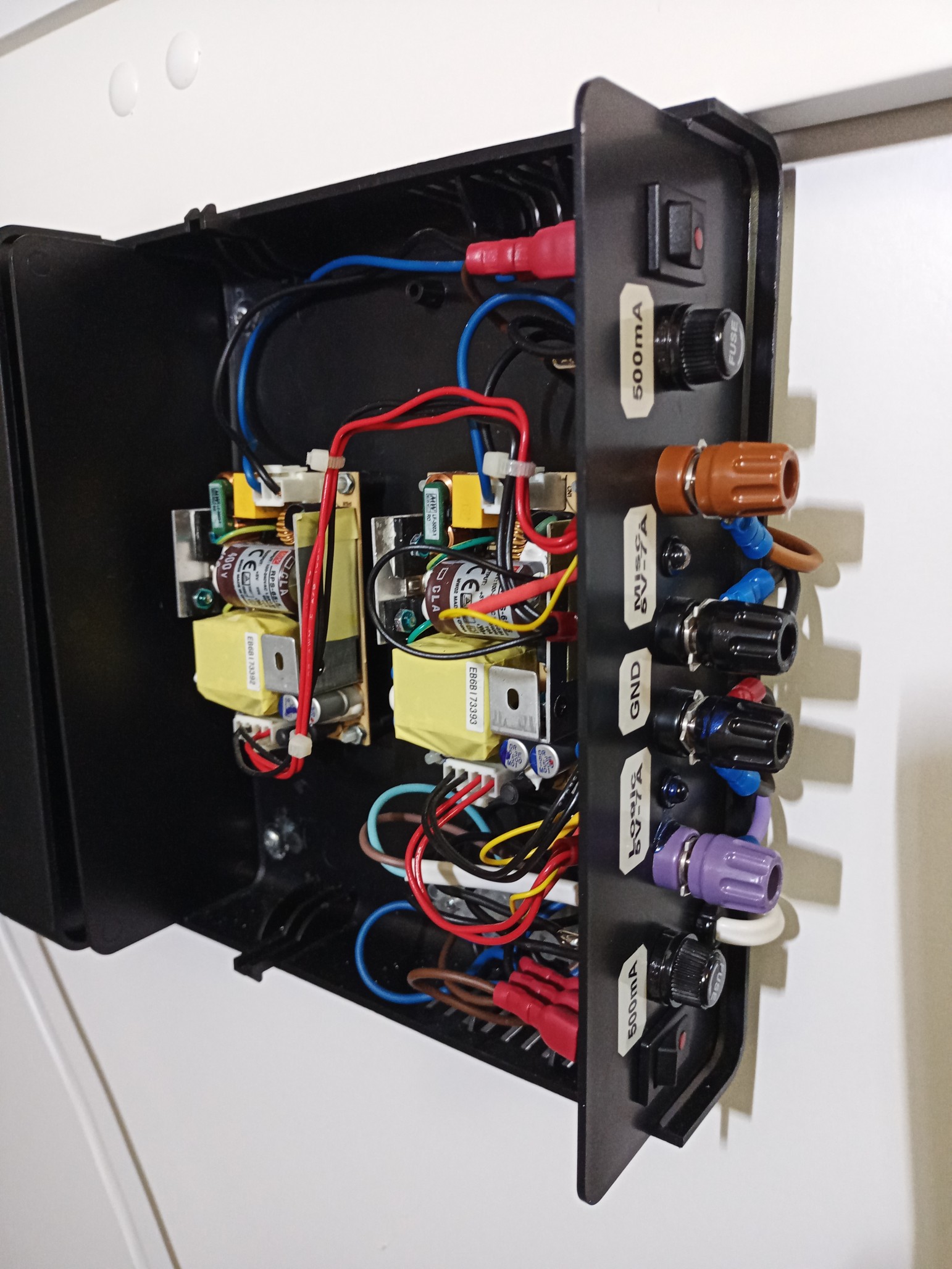 Figure with switch mode power supply Mean Well_RPS-65-5 5.