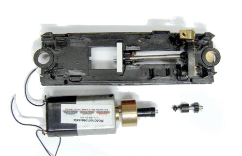 Image with the replacement parts before the assembly of the ÖBB 1020.